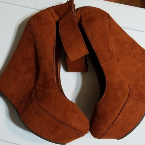 Brechelle's Rust Suede Ankle Strap Zip Wedge 9 M - Picture 3 of 7